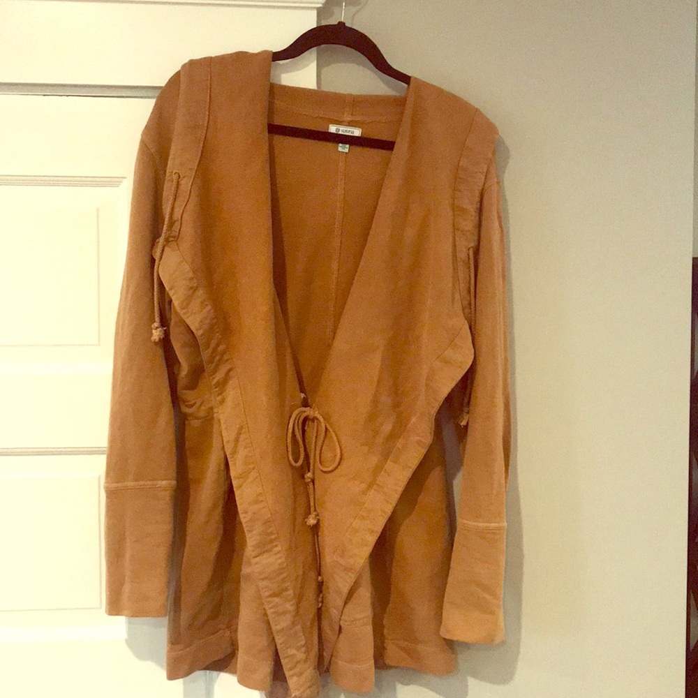 Camel-colored Sweater/coat